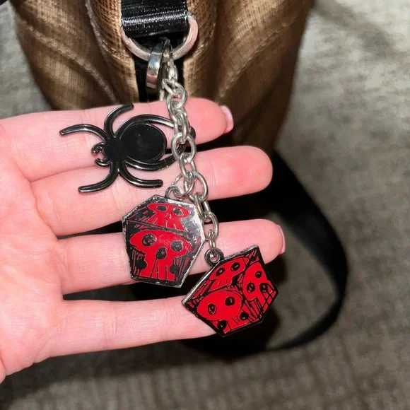 Harvey’s Oogie Boogie 25th Anniversary Edition park hopper - Picture 7 of 7